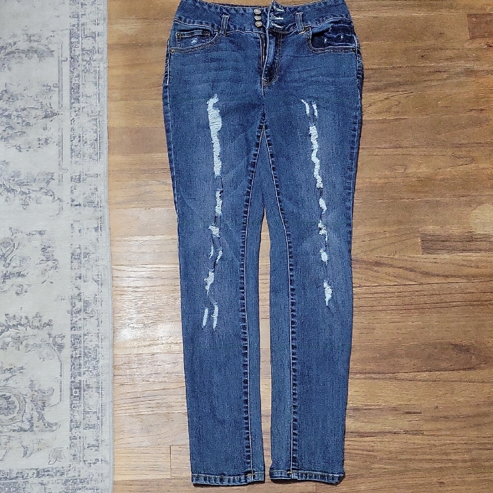 🔴2/$15 Boom Boom Distressed Skinny Jeans
